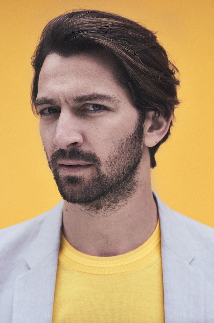 1461082801-michiel-huisman-esquire-paul-smith.jpg