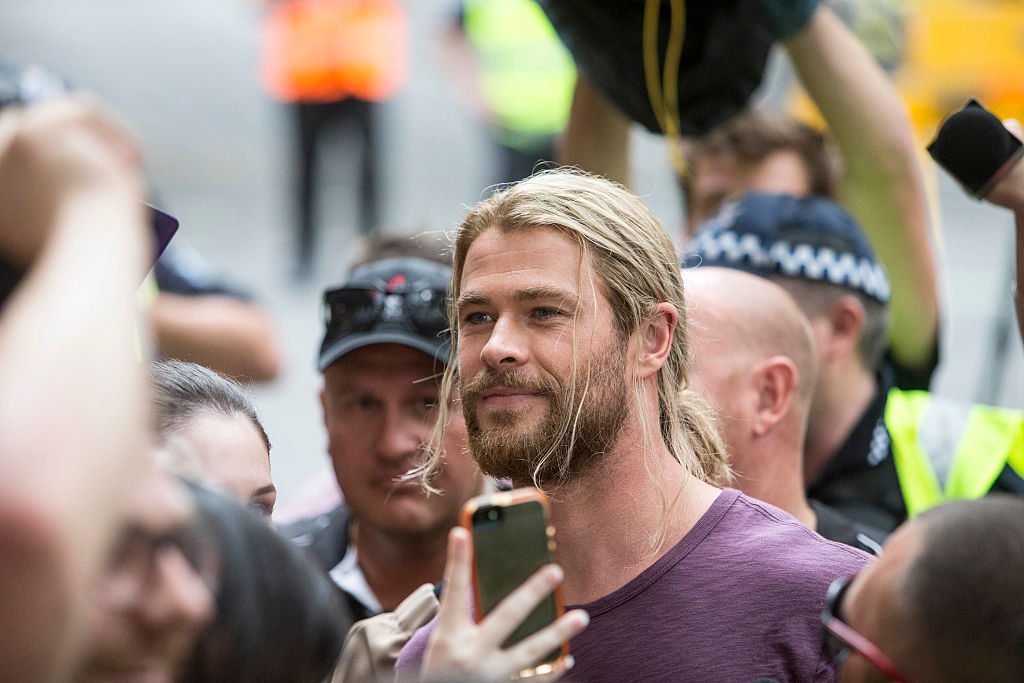 Fans Irate Over Being Charged $210 For A Selfie With Chris Hemsworth - Esquire.co.uk